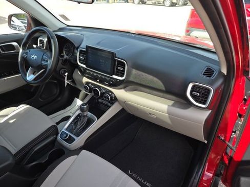 Used 2022 Hyundai Venue SEL w/ Cargo Package image 28