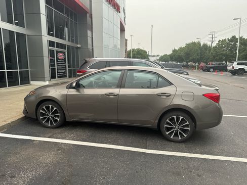 Used 2017 Toyota Corolla SE w/ Carpet Mat Package (TMS) FWD image 5