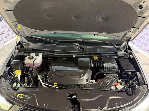 Used 2025 Chrysler Pacifica Limited image 50