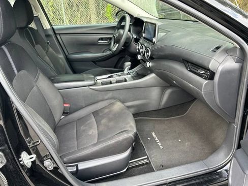 Used 2025 Nissan Sentra SV FWD image 11