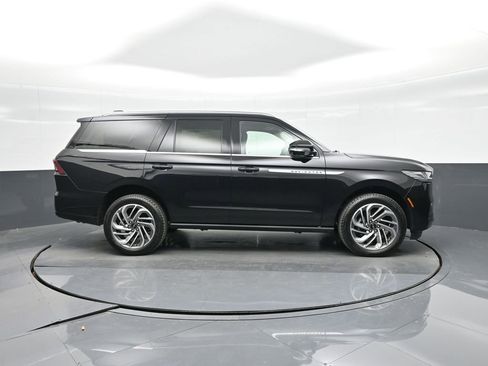 New 2025 Lincoln Navigator Reserve AWD/4WD image 16