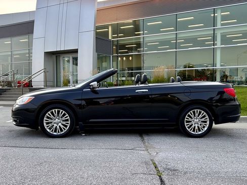 Used 2011 Chrysler 200 Limited FWD image 5
