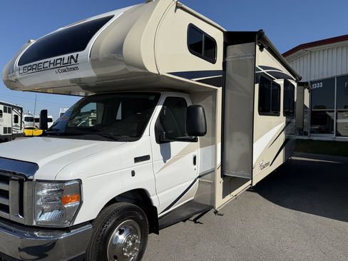 Used 2022 Ford E-450 and Econoline 450 Super Duty w/ Motorhome Prep Package image 2
