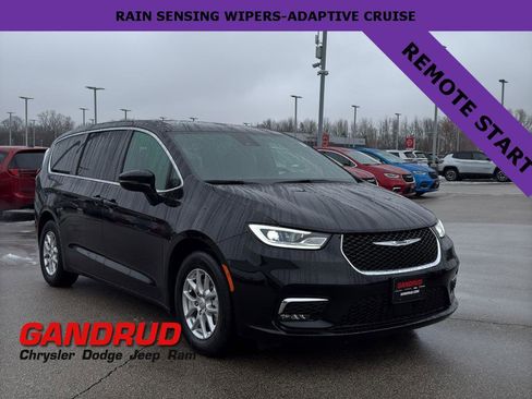 New 2026 Chrysler Pacifica Select image 1