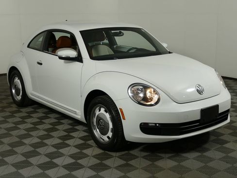Used 2015 Volkswagen Beetle 1.8T Classic FWD image 1