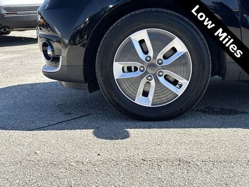 Used 2017 Kia Soul EV + w/ Sun & Fun Package image 9