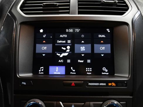 Used 2017 Ford Explorer XLT w/ Equipment Group 202A AWD/4WD image 41