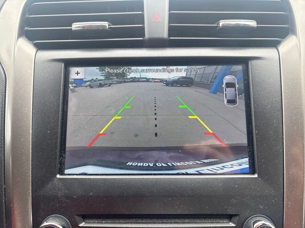 Used 2017 Ford Fusion SE w/ Fusion SE Technology Package FWD image 19