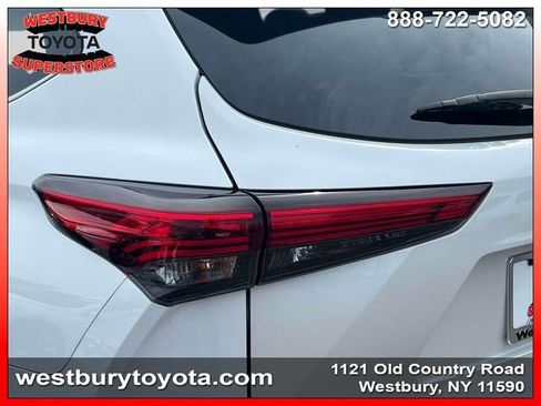 Used 2023 Toyota Highlander XLE image 13