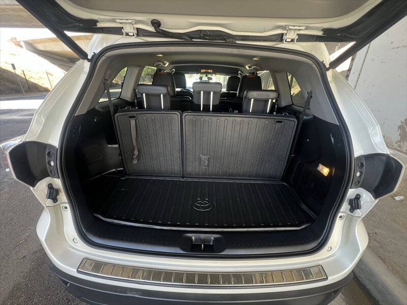 Used 2014 Toyota Highlander Plus FWD image 26