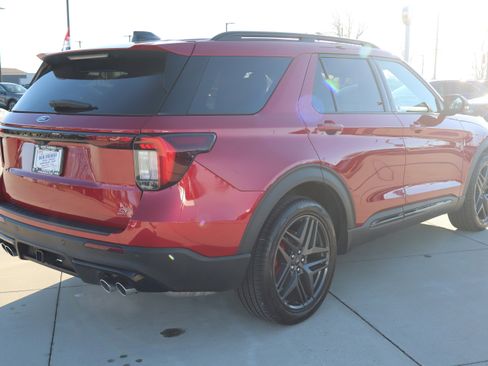Used 2025 Ford Explorer ST image 5