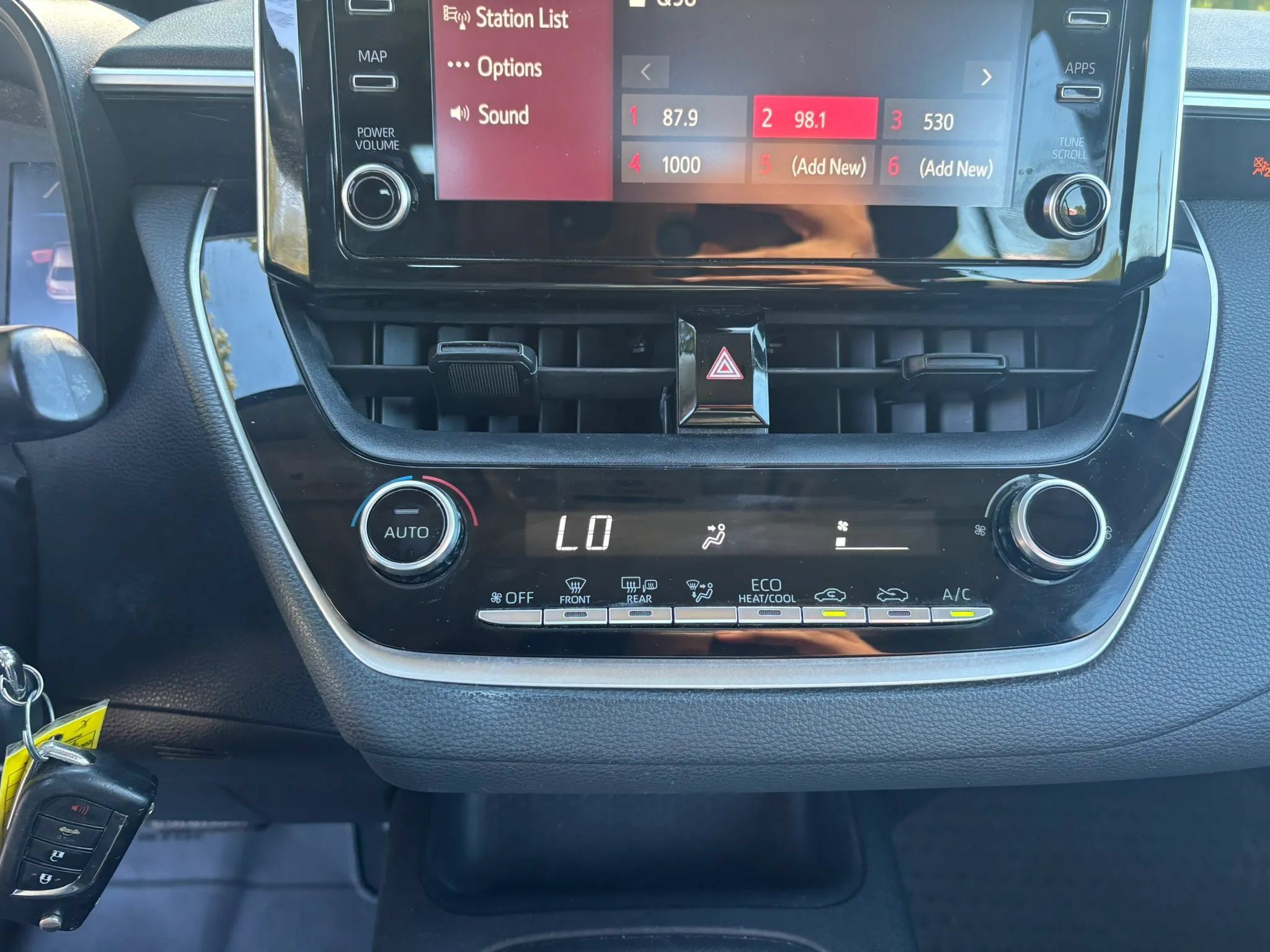 Used 2020 Toyota Corolla LE FWD image 12