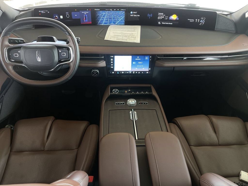 Used 2025 Lincoln Navigator Reserve AWD/4WD image 21