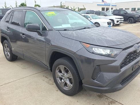 Used 2022 Toyota RAV4 LE AWD/4WD image 7