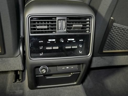 Certified 2025 Porsche Cayenne GTS AWD/4WD image 41