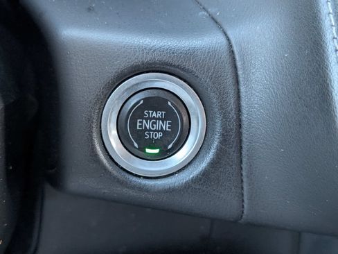 Used 2022 Chevrolet Suburban LT image 25