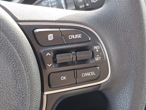 Used 2018 Kia Niro LX image 10