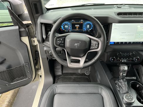 New 2025 Ford Bronco Badlands AWD/4WD image 9