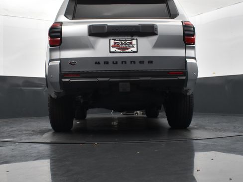 Used 2025 Toyota 4Runner TRD Off-Road Premium AWD/4WD image 40