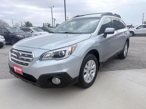 Used 2017 Subaru Outback 2.5i Premium AWD/4WD image 3