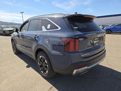 New 2026 Kia Sorento S FWD image 4