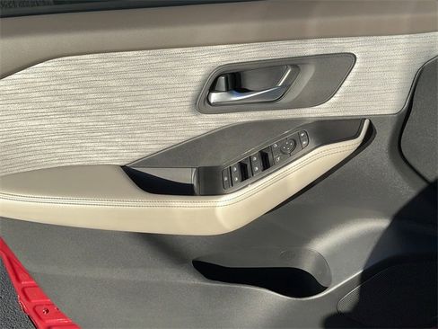 Used 2023 Nissan Rogue SV image 11