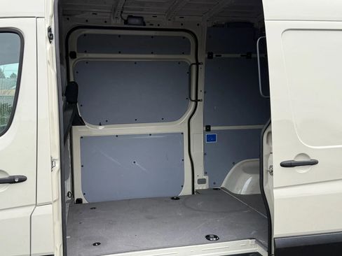 Used 2014 Mercedes-Benz Sprinter 3500 image 24