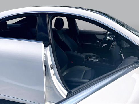 Used 2025 Mercedes-Benz CLA 250 4MATIC image 9