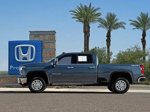 Used 2025 Chevrolet Silverado 2500 LTZ w/ LTZ Convenience Package image 7