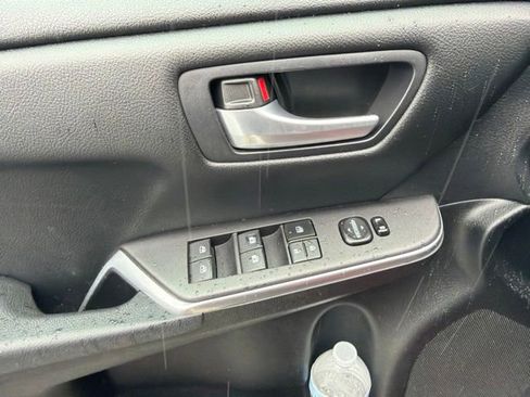 Used 2016 Toyota Camry SE FWD image 5