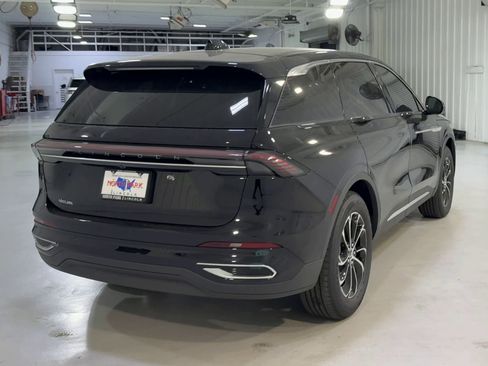 New 2026 Lincoln Nautilus Premier image 9