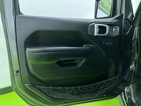 Used 2023 Jeep Gladiator Rubicon w/ LED Lighting Group AWD/4WD image 16
