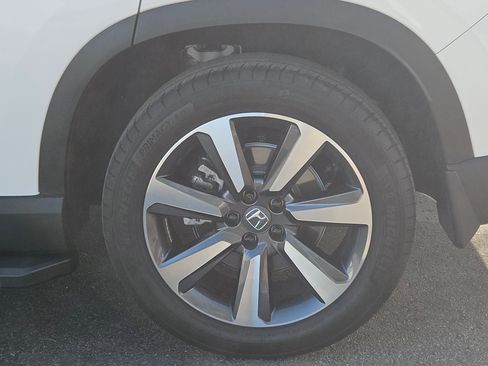 Used 2024 Honda Pilot Touring image 4