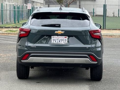 Used 2025 Chevrolet Trax LT w/ Driver Confidence Package image 5