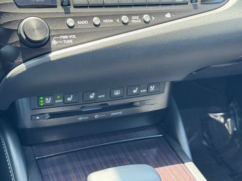 Used 2019 Lexus ES 350 w/ Accessory Package FWD image 16