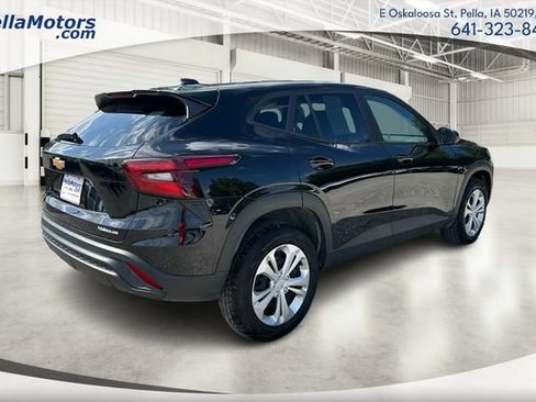 Used 2026 Chevrolet Trax LS FWD image 3