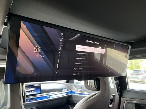 Certified 2025 BMW 740i w/ Premium Package RWD image 33