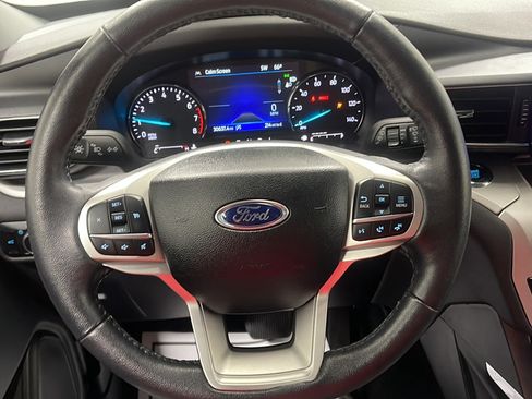 Used 2024 Ford Explorer XLT w/ Equipment Group 202A AWD/4WD image 4