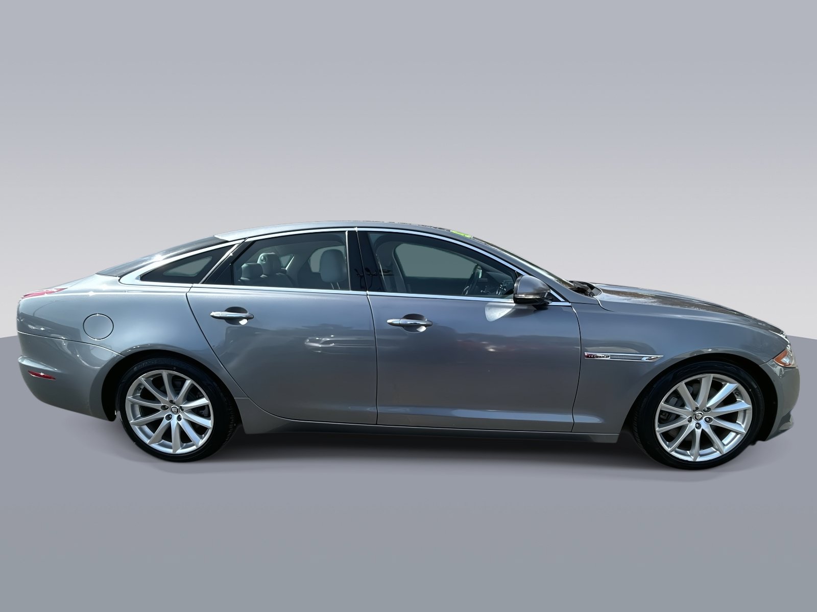 Used 2012 Jaguar XJ RWD image 2