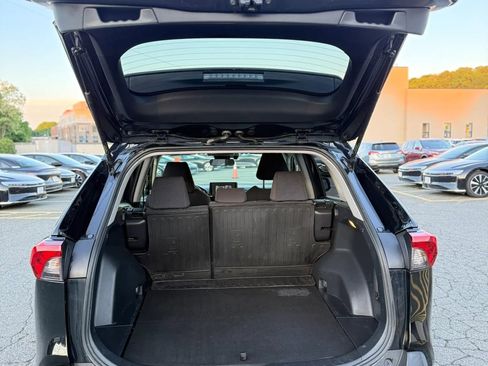 Used 2019 Toyota RAV4 LE w/ Carpet Mat Package AWD/4WD image 8