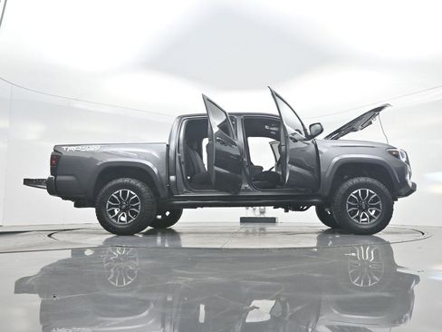 Used 2022 Toyota Tacoma TRD Sport w/ Technology Package AWD/4WD image 38