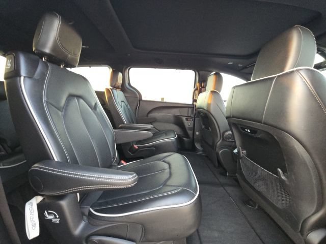 Used 2025 Chrysler Pacifica Limited FWD image 15