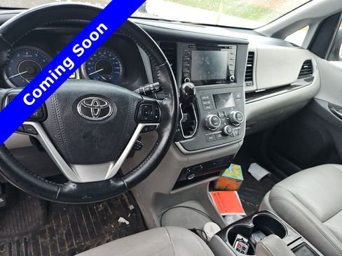 Used 2020 Toyota Sienna XLE w/ XLE Navigation Package AWD/4WD image 4