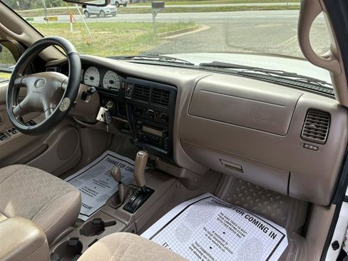 Used 2004 Toyota Tacoma 4x4 Xtracab image 15