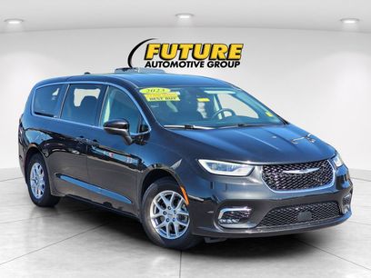 Used 2023 Chrysler Pacifica Touring-L
