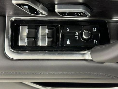 New 2026 Land Rover Range Rover Long Wheelbase SE AWD/4WD image 25