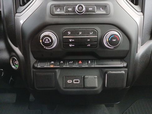 Used 2022 Chevrolet Silverado 1500 Custom image 36