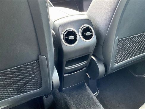 Used 2025 Mercedes-Benz GLA 250 4MATIC image 25