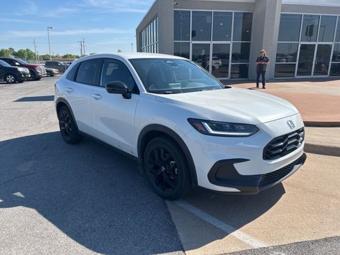 Used 2024 Honda HR-V Sport image 3