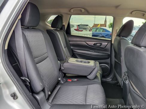 Used 2020 Nissan Rogue S FWD image 27